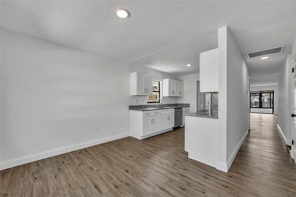 待售: $349,000 (2 贝兹, 2 浴室, 1431 平方英尺)