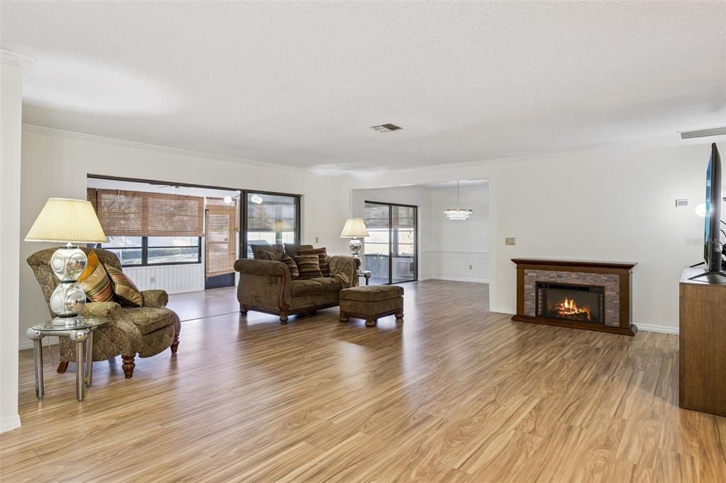 待售: $450,000 (3 贝兹, 2 浴室, 2386 平方英尺)