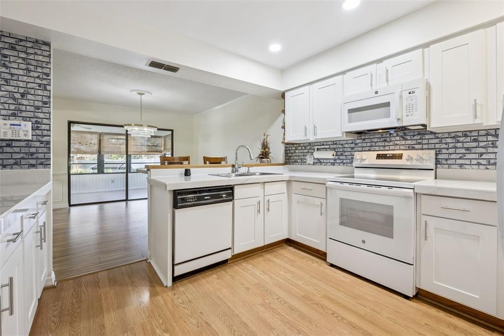 待售: $450,000 (3 贝兹, 2 浴室, 2386 平方英尺)