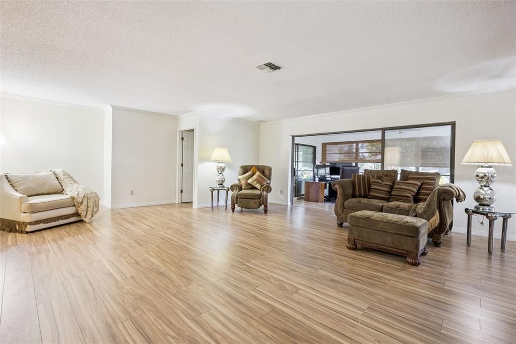 待售: $450,000 (3 贝兹, 2 浴室, 2386 平方英尺)