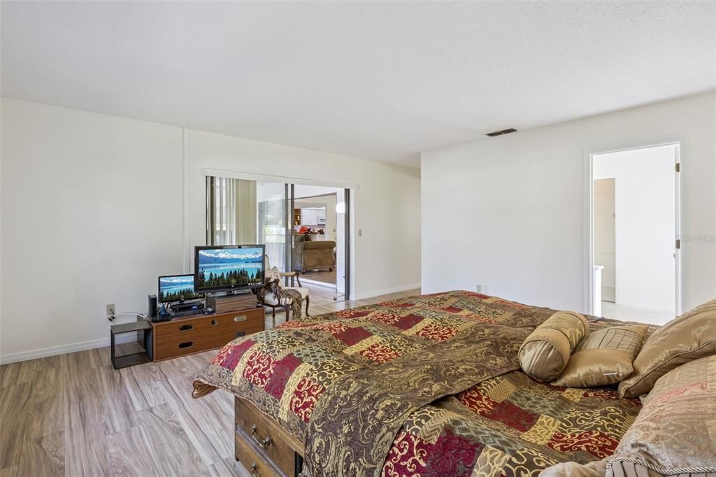 待售: $450,000 (3 贝兹, 2 浴室, 2386 平方英尺)