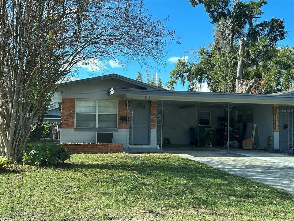 For Rent: $1,700 (2 beds, 1 baths, 958 Square Feet)