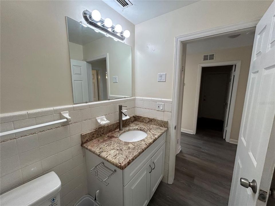 For Rent: $1,700 (2 beds, 1 baths, 958 Square Feet)