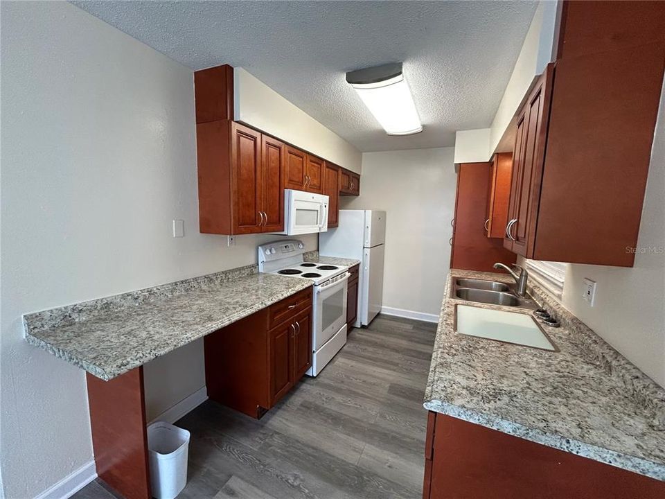 For Rent: $1,700 (2 beds, 1 baths, 958 Square Feet)