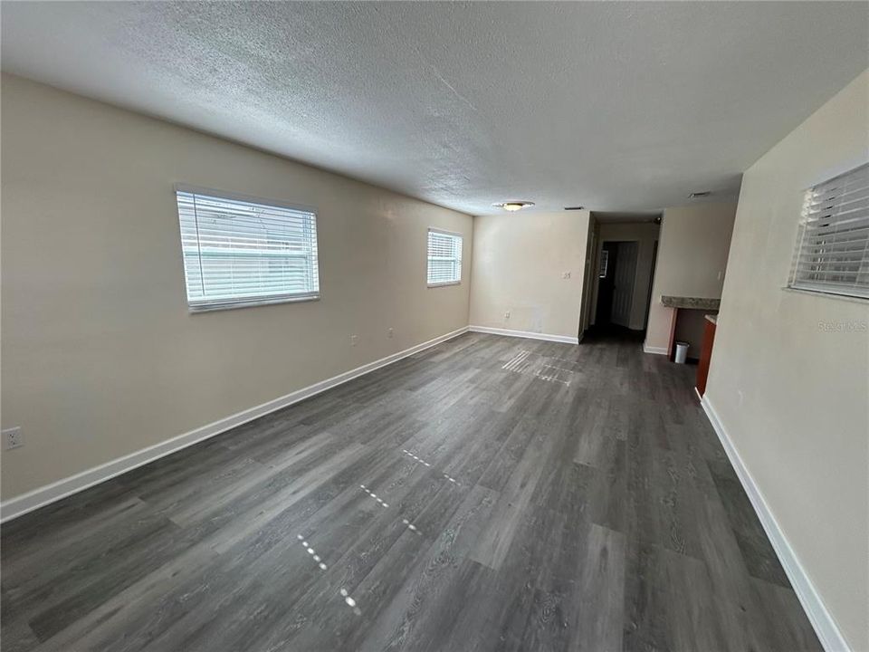 For Rent: $1,700 (2 beds, 1 baths, 958 Square Feet)