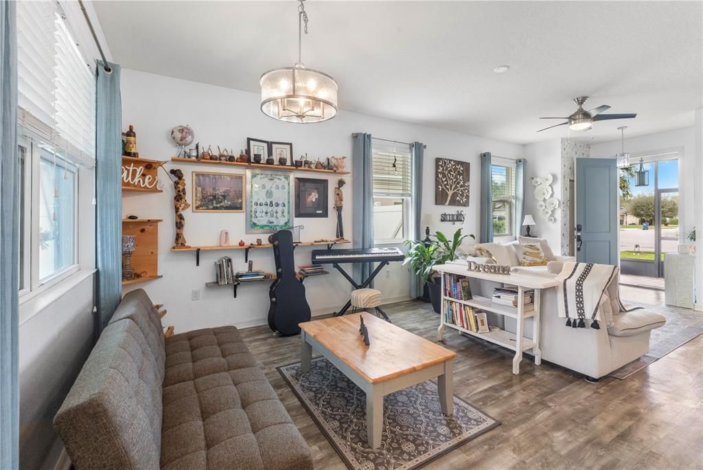 待售: $409,000 (4 贝兹, 2 浴室, 1663 平方英尺)