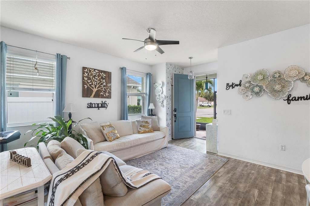 待售: $409,000 (4 贝兹, 2 浴室, 1663 平方英尺)