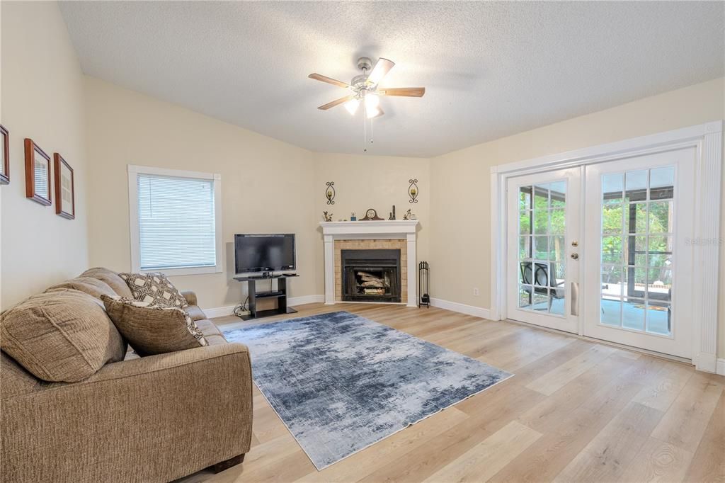 For Sale: $460,000 (3 beds, 2 baths, 1415 Square Feet)