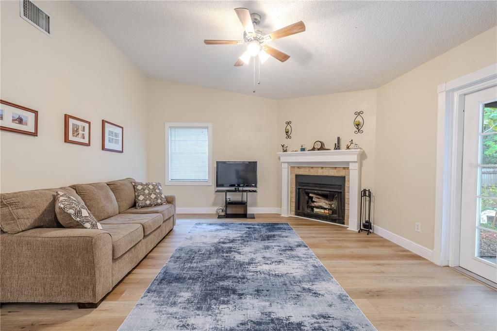 For Sale: $460,000 (3 beds, 2 baths, 1415 Square Feet)