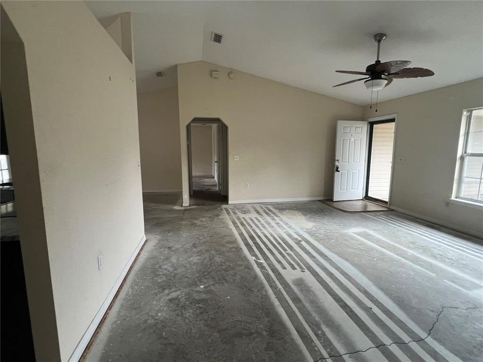 En Venta: $228,900 (3 camas, 2 baños, 1638 Pies cuadrados)