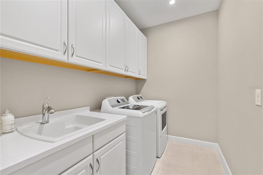 待售: $775,000 (2 贝兹, 2 浴室, 1678 平方英尺)