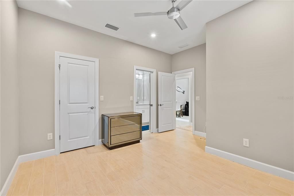 待售: $775,000 (2 贝兹, 2 浴室, 1678 平方英尺)