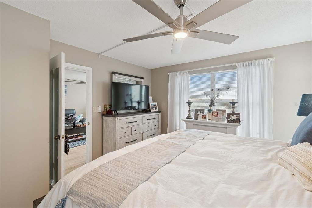 待售: $279,999 (2 贝兹, 2 浴室, 1175 平方英尺)