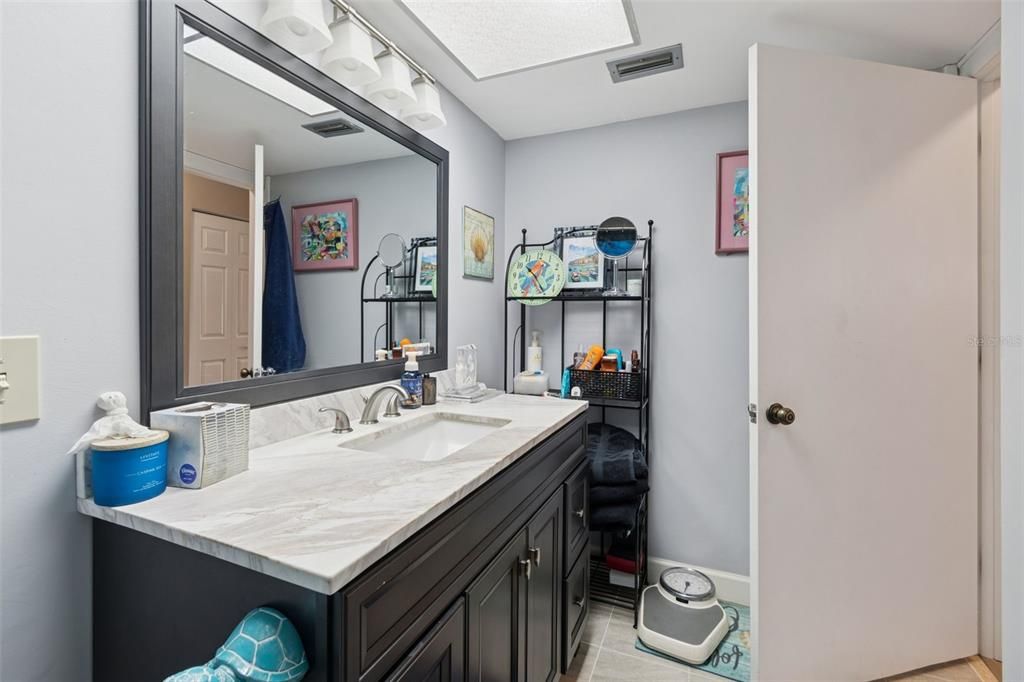 待售: $279,999 (2 贝兹, 2 浴室, 1175 平方英尺)