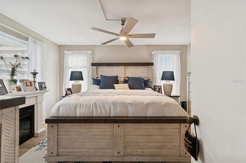 待售: $279,999 (2 贝兹, 2 浴室, 1175 平方英尺)