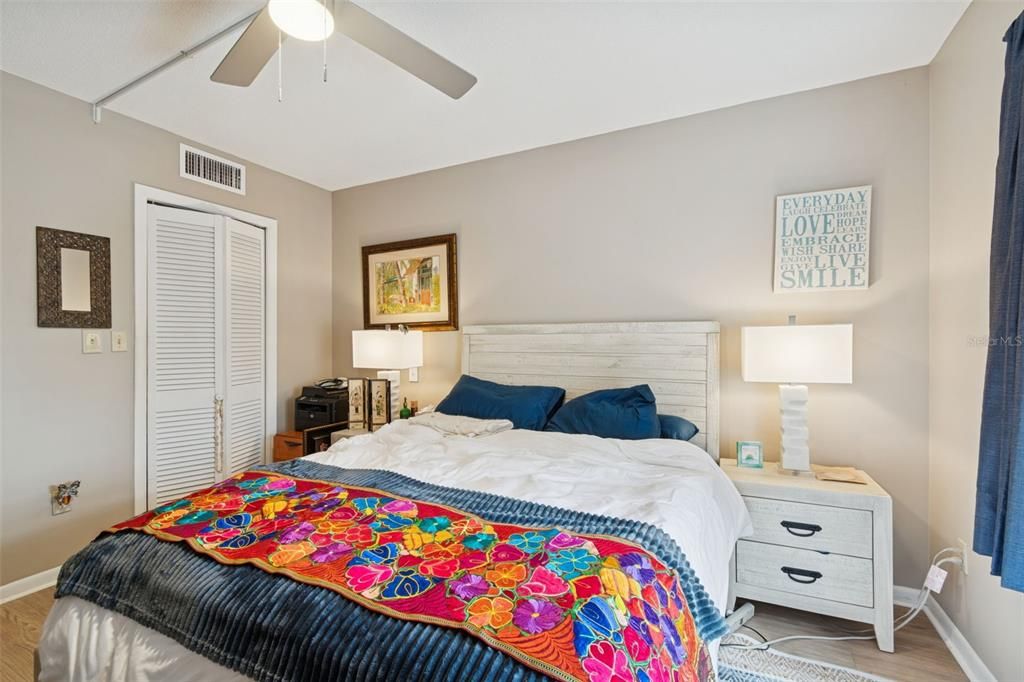 待售: $279,999 (2 贝兹, 2 浴室, 1175 平方英尺)