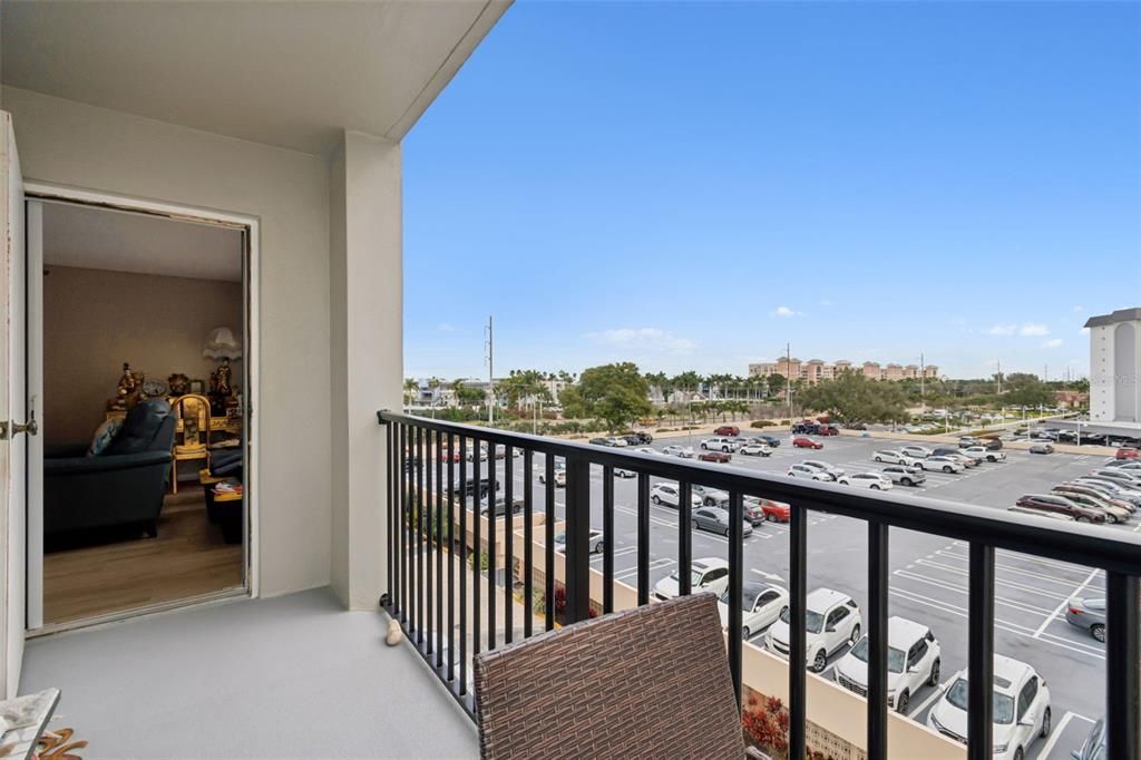 待售: $279,999 (2 贝兹, 2 浴室, 1175 平方英尺)