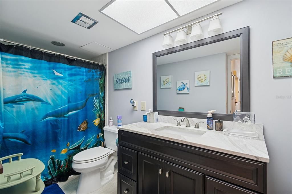 待售: $279,999 (2 贝兹, 2 浴室, 1175 平方英尺)