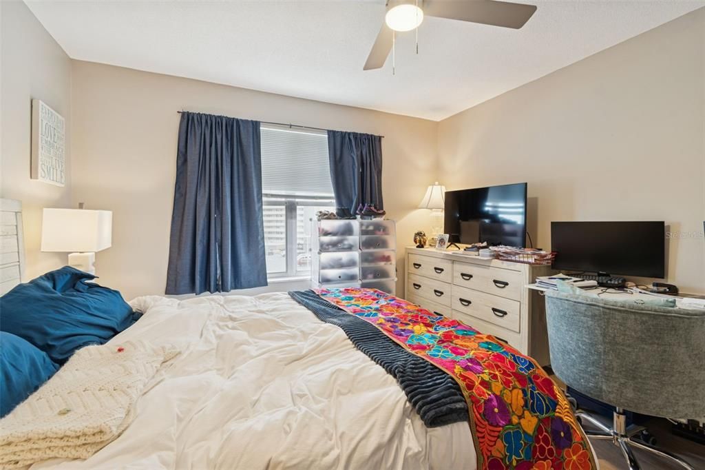 待售: $279,999 (2 贝兹, 2 浴室, 1175 平方英尺)