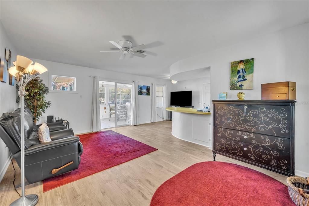 For Sale: $245,000 (2 beds, 2 baths, 1120 Square Feet)