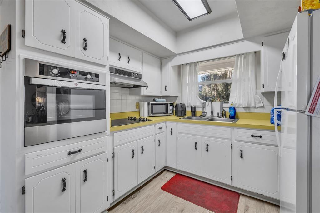 For Sale: $245,000 (2 beds, 2 baths, 1120 Square Feet)