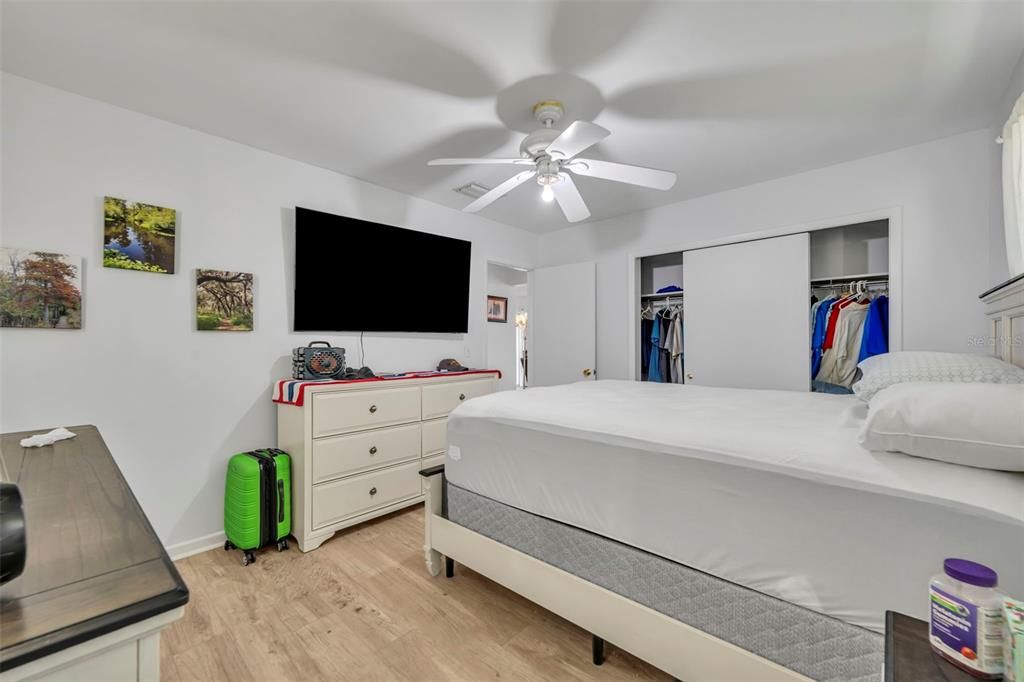 For Sale: $245,000 (2 beds, 2 baths, 1120 Square Feet)