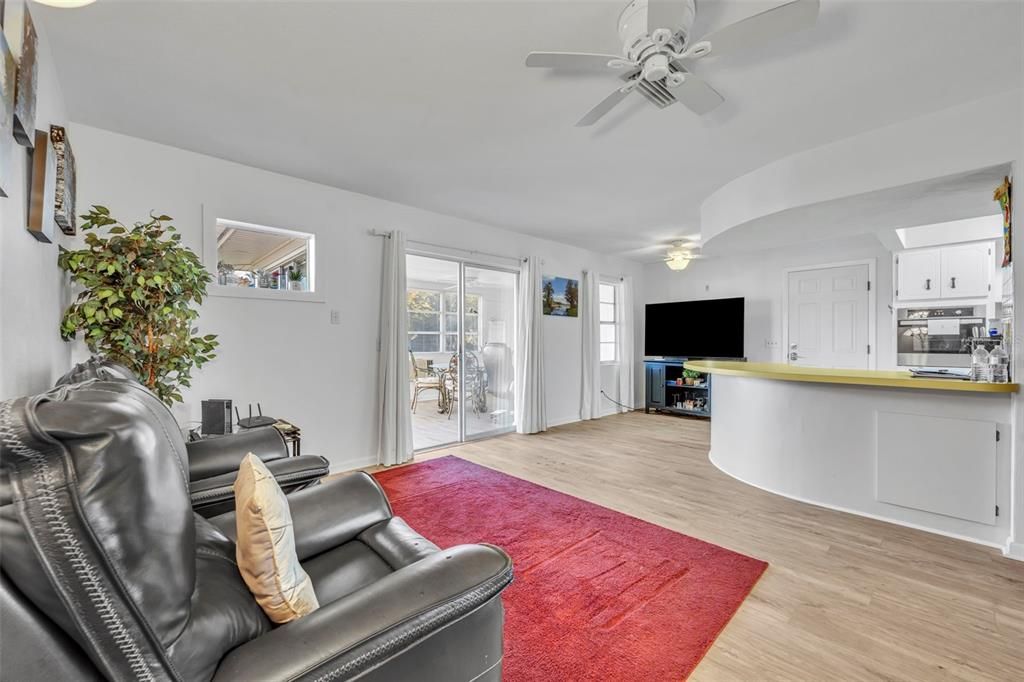 For Sale: $245,000 (2 beds, 2 baths, 1120 Square Feet)