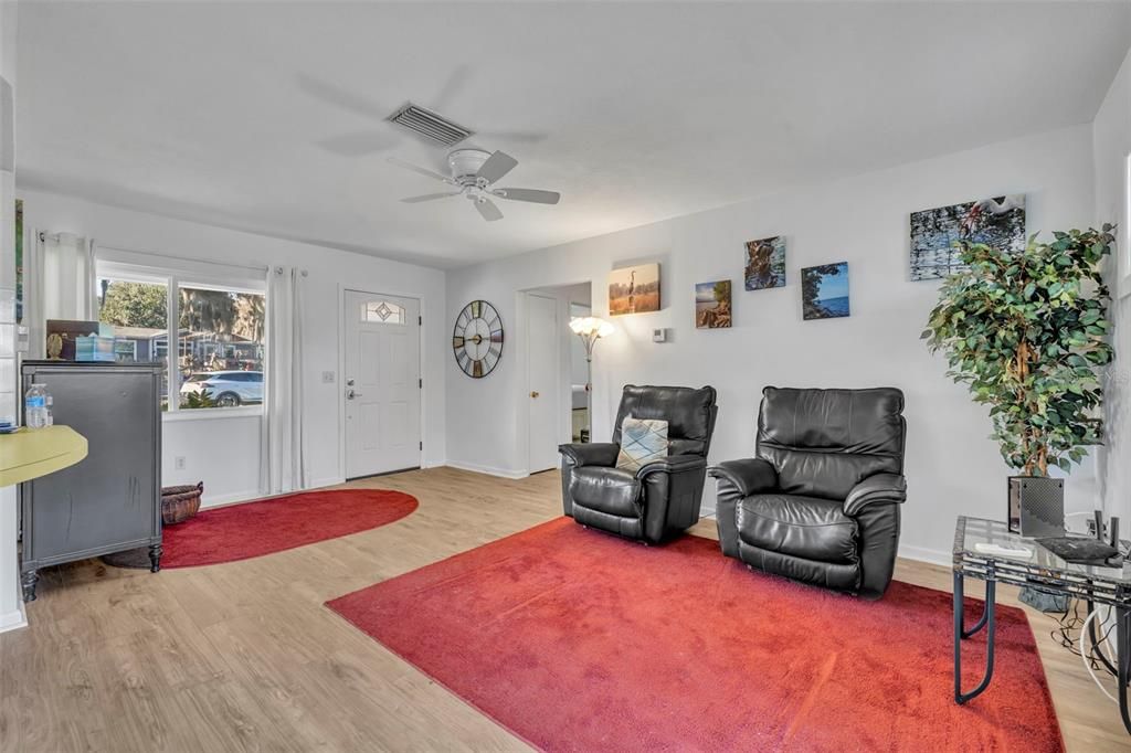 For Sale: $245,000 (2 beds, 2 baths, 1120 Square Feet)