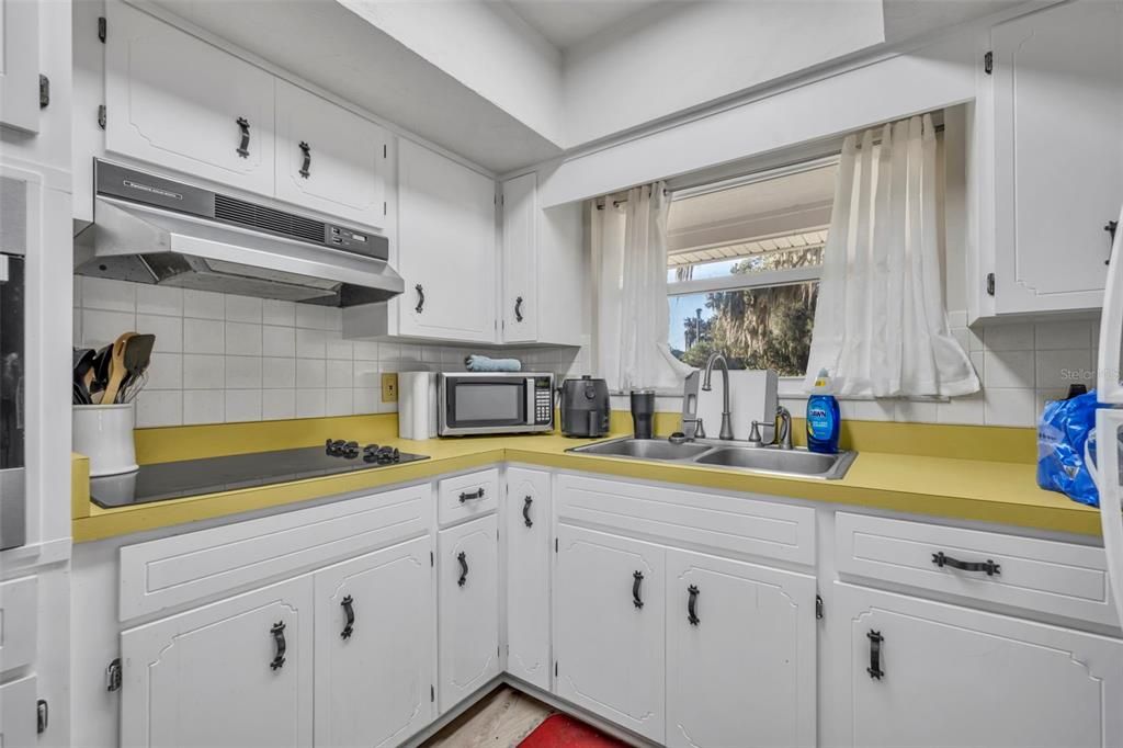 For Sale: $245,000 (2 beds, 2 baths, 1120 Square Feet)