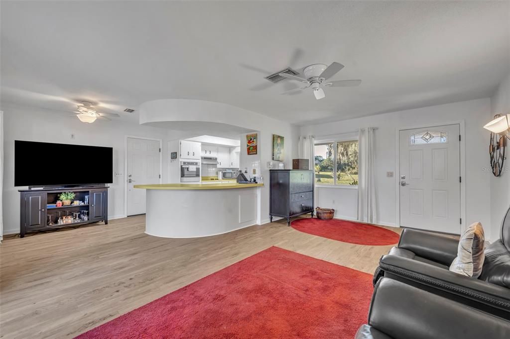 For Sale: $245,000 (2 beds, 2 baths, 1120 Square Feet)