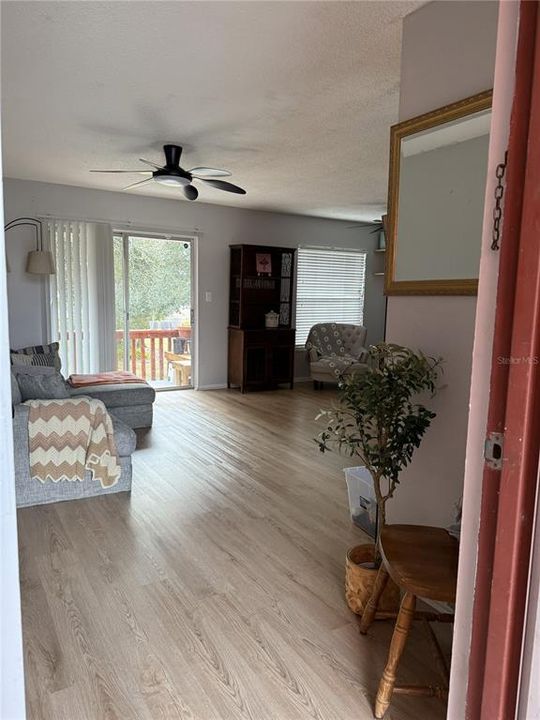 For Sale: $120,000 (1 beds, 1 baths, 630 Square Feet)