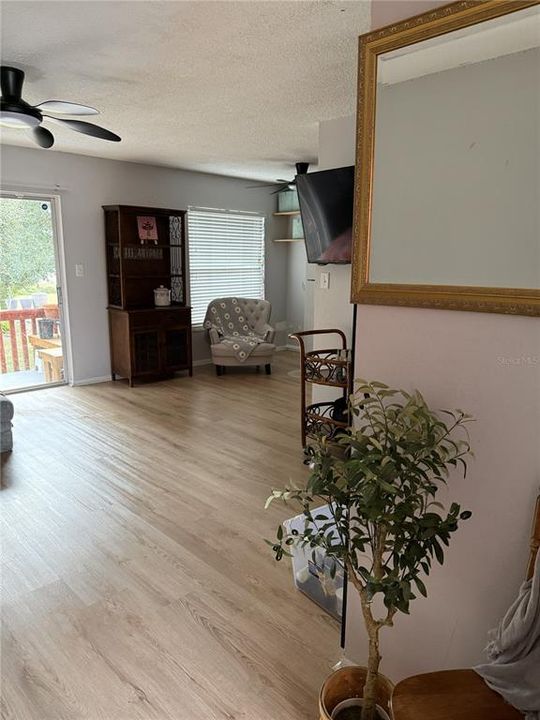 For Sale: $120,000 (1 beds, 1 baths, 630 Square Feet)