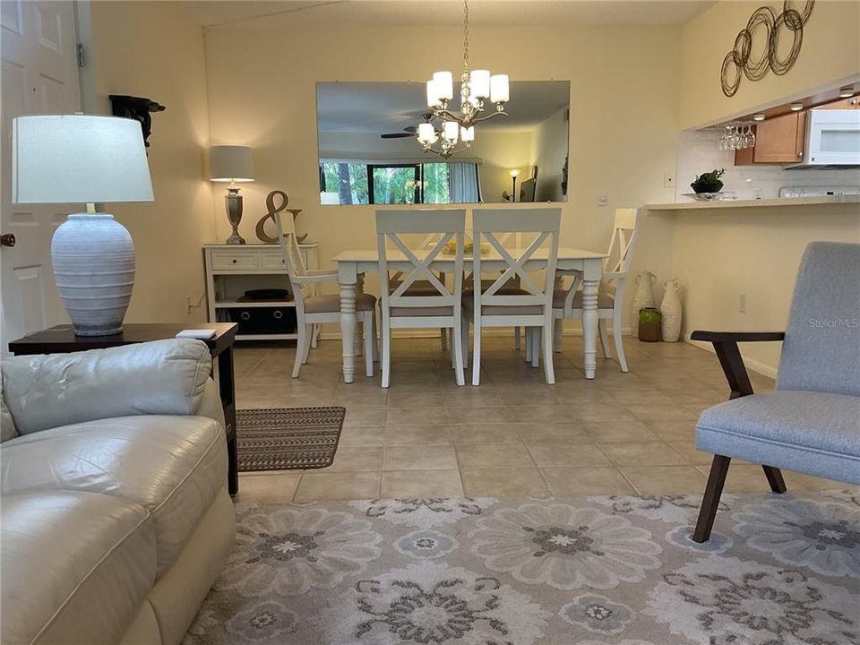 待售: $154,900 (2 贝兹, 2 浴室, 899 平方英尺)