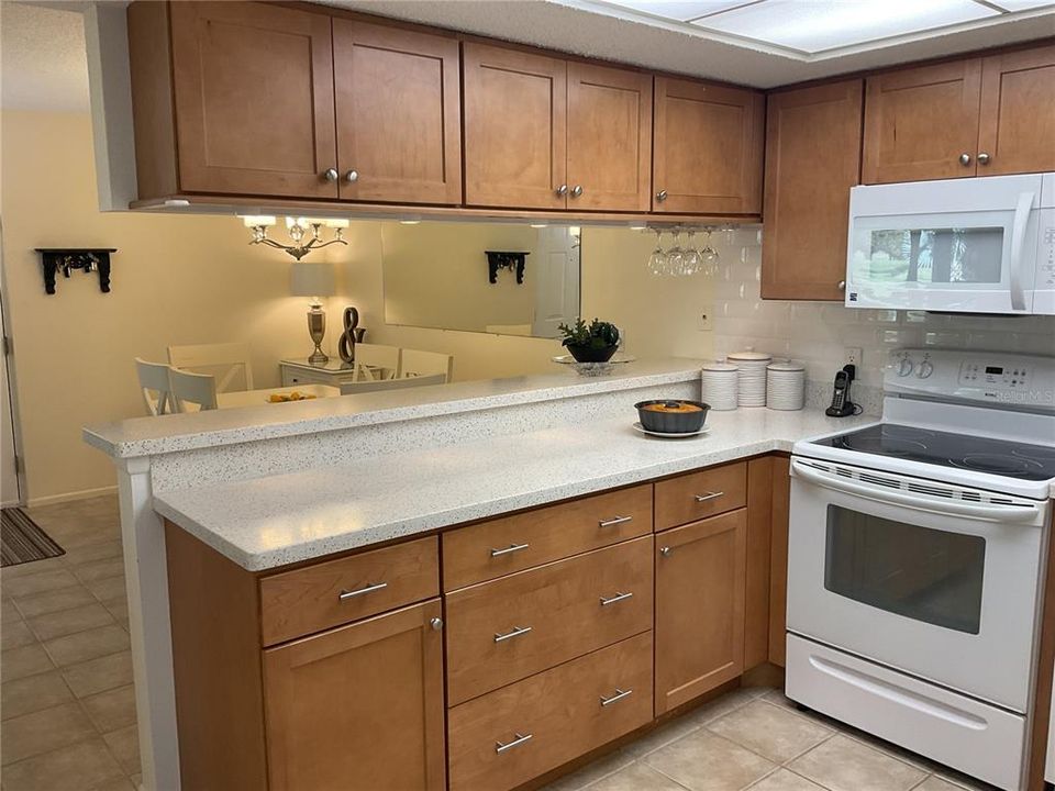 待售: $154,900 (2 贝兹, 2 浴室, 899 平方英尺)