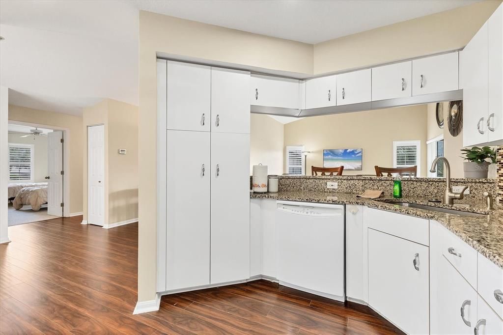 待售: $279,000 (3 贝兹, 2 浴室, 1365 平方英尺)