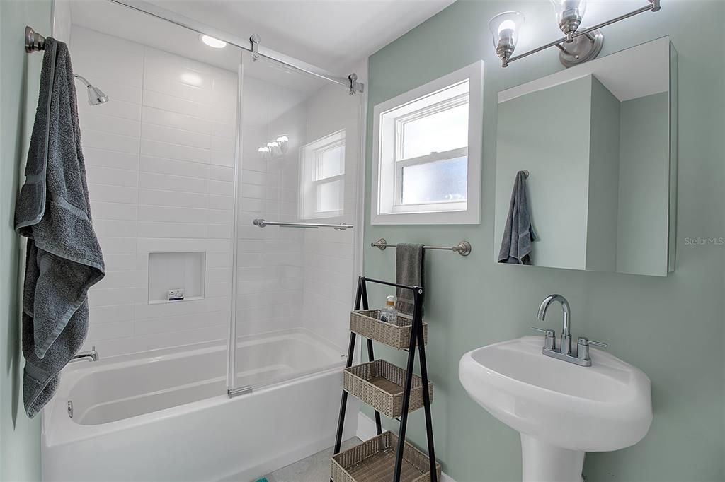 待售: $585,000 (2 贝兹, 2 浴室, 1215 平方英尺)