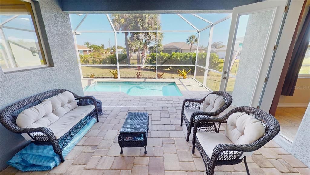 En Venta: $439,000 (3 camas, 2 baños, 1782 Pies cuadrados)