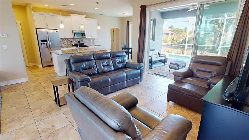 En Venta: $439,000 (3 camas, 2 baños, 1782 Pies cuadrados)