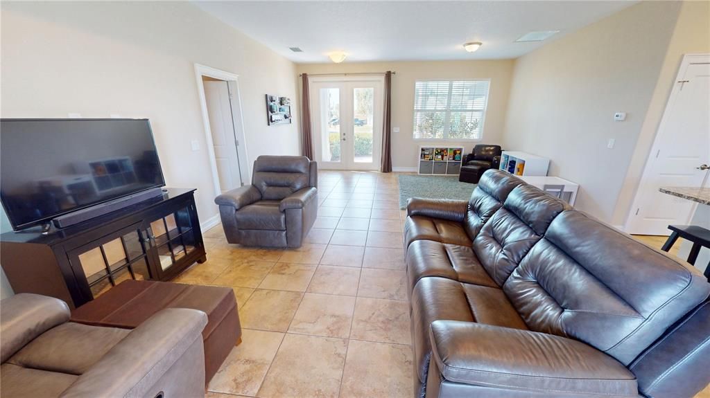 En Venta: $439,000 (3 camas, 2 baños, 1782 Pies cuadrados)