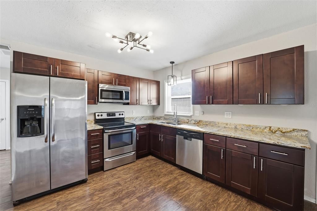 For Sale: $449,000 (3 beds, 2 baths, 1292 Square Feet)