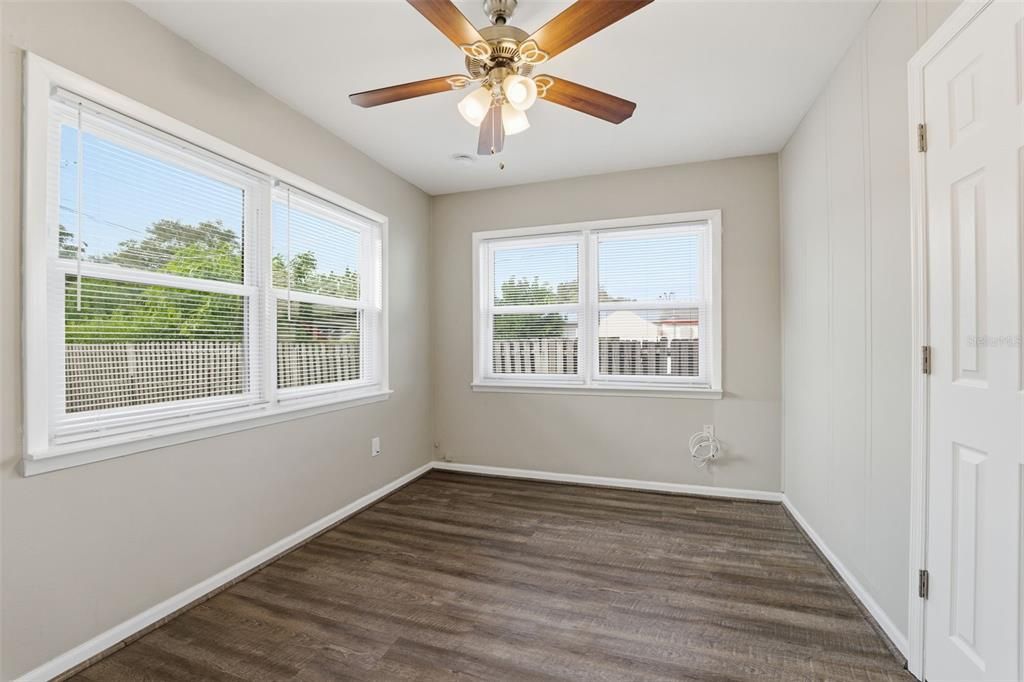 For Sale: $449,000 (3 beds, 2 baths, 1292 Square Feet)