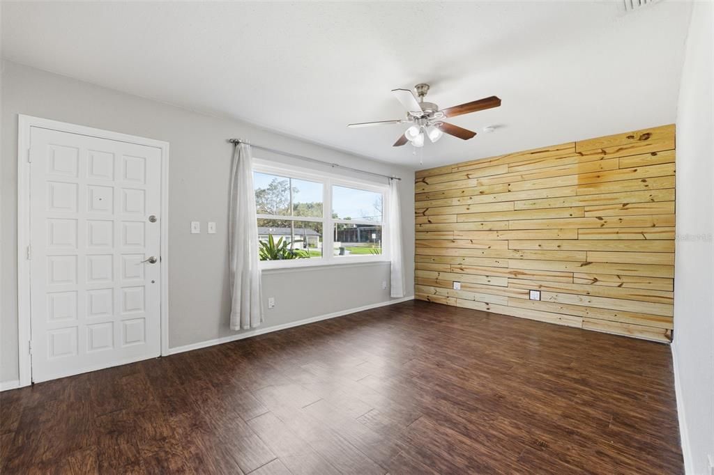 For Sale: $449,000 (3 beds, 2 baths, 1292 Square Feet)