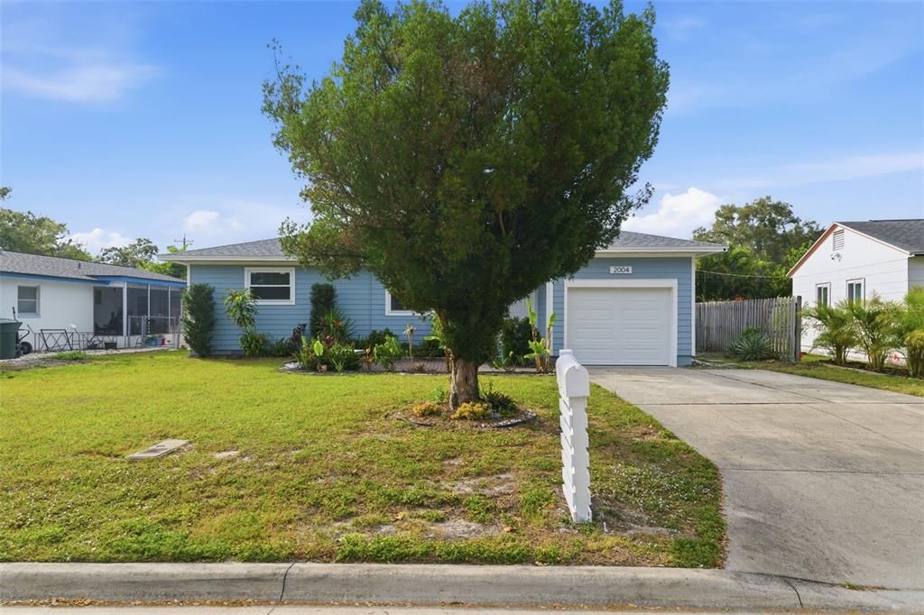 For Sale: $449,000 (3 beds, 2 baths, 1292 Square Feet)