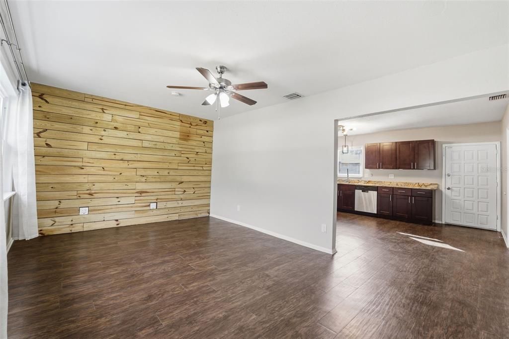 For Sale: $449,000 (3 beds, 2 baths, 1292 Square Feet)