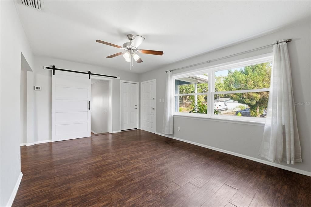 For Sale: $449,000 (3 beds, 2 baths, 1292 Square Feet)