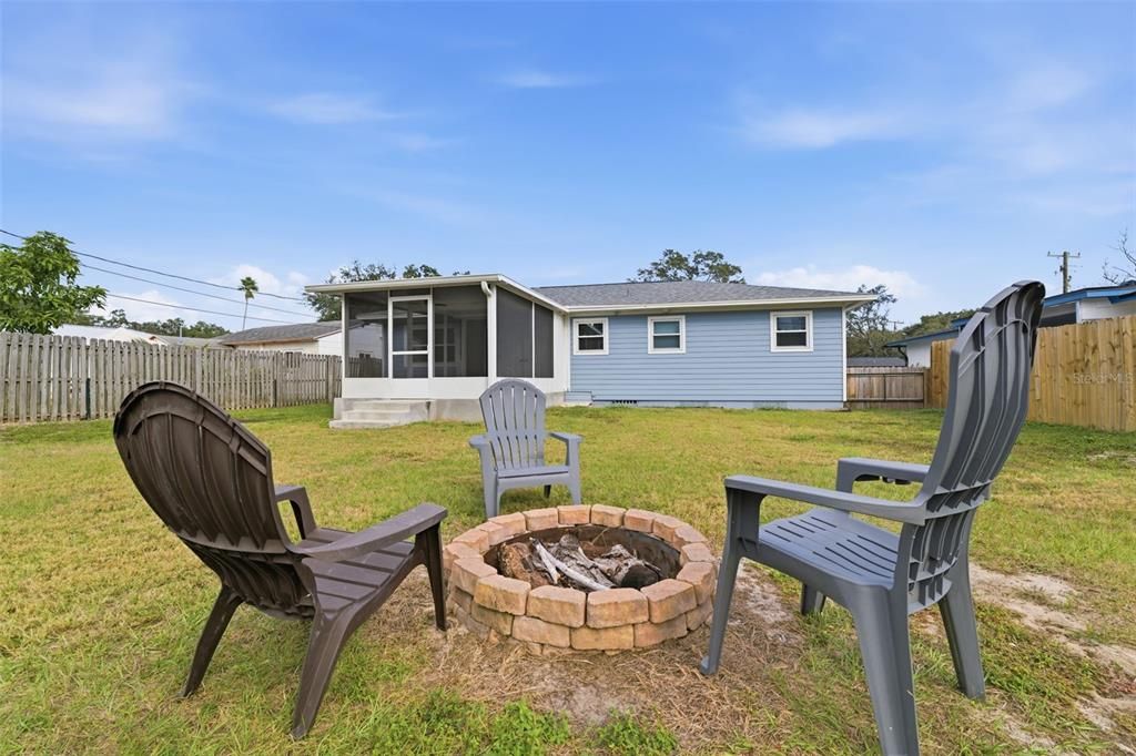For Sale: $449,000 (3 beds, 2 baths, 1292 Square Feet)