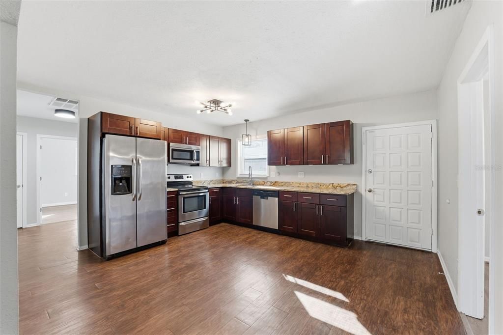 For Sale: $449,000 (3 beds, 2 baths, 1292 Square Feet)