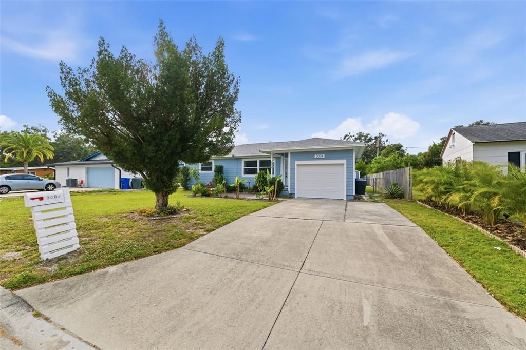 For Sale: $449,000 (3 beds, 2 baths, 1292 Square Feet)