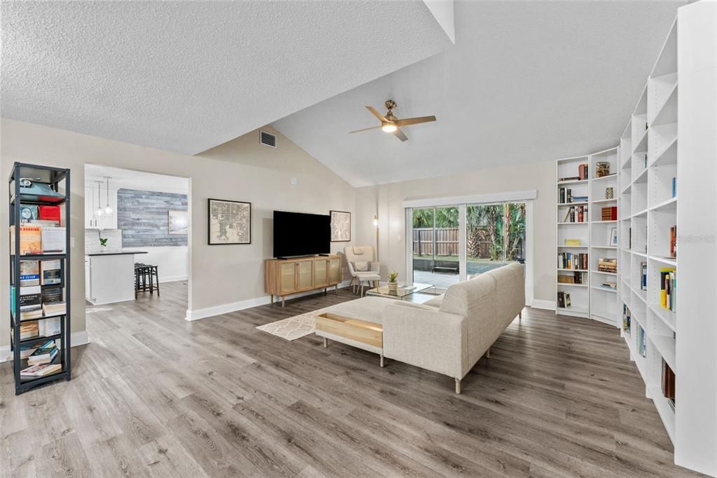 На продажу: $485,000 (3 спален, 2 ванн, 1465 Квадратных фут)