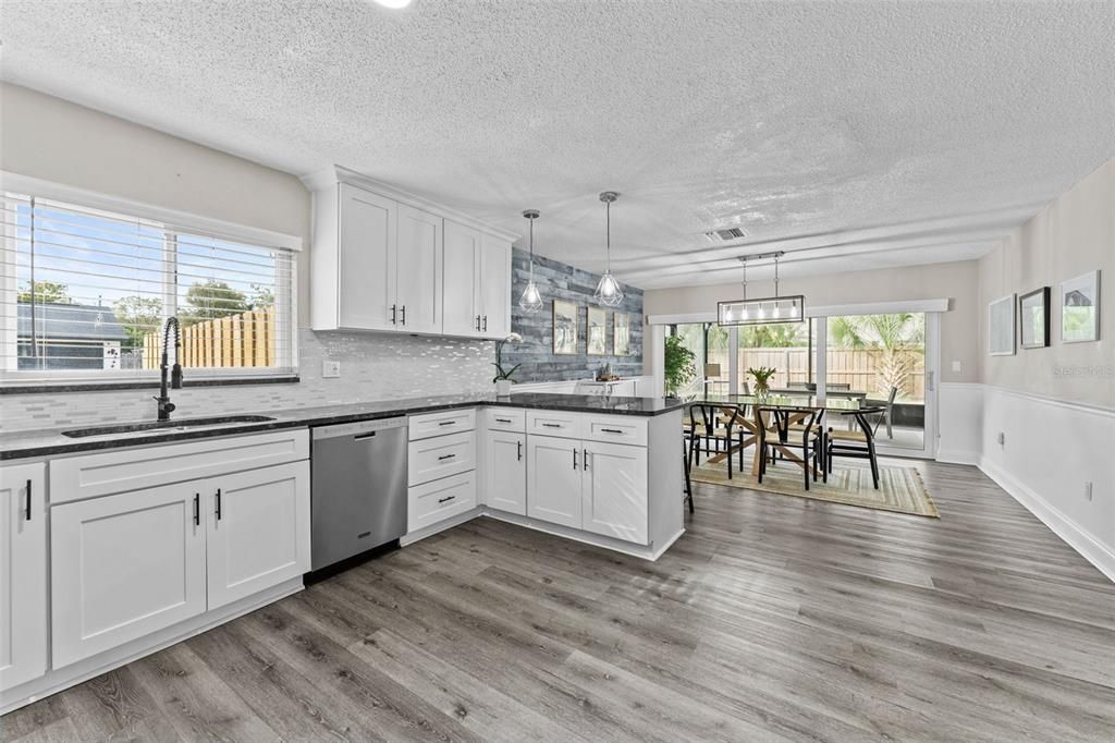 На продажу: $485,000 (3 спален, 2 ванн, 1465 Квадратных фут)